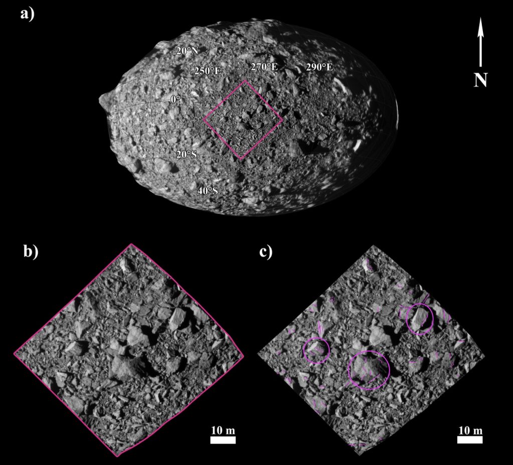 a) Mosaico ad alta risoluzione di Dimorphos in cui il riquadro rosa mostra l'area analizzata nell’articolo di Lucchetti et al. (2024); b) Primo piano dell'immagine acquisita 1,818 s prima dell'impatto del DART in cui sono visibili e identificabili le fratture dei massi; c) Fratture dei massi mappate da Lucchetti et al. (2024). Il masso più grande della scena (6,62 m di diametro), Atabaque Saxum, presenta 6 fratture sulla sua superficie. Crediti: NASA/Johns Hopkins APL; 10.1038/s41467-024-50145-y